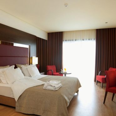 En el Palace Hotel & Spa - Termas de São Miguel ubicado al pie de la Serra da Estrela, en Fornos de Algodres cuenta con 130 habitaciones, 17 suites, restaurante y